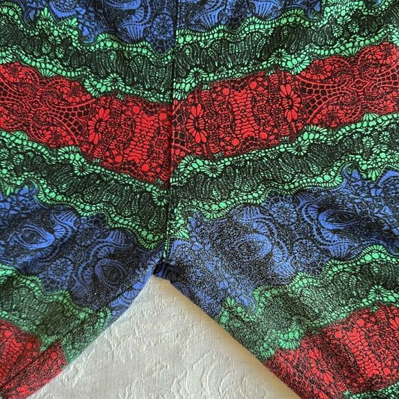 LuLaRoe TC Leggings Plus Size Christmas Red Green Blue - Picture 3 of 8